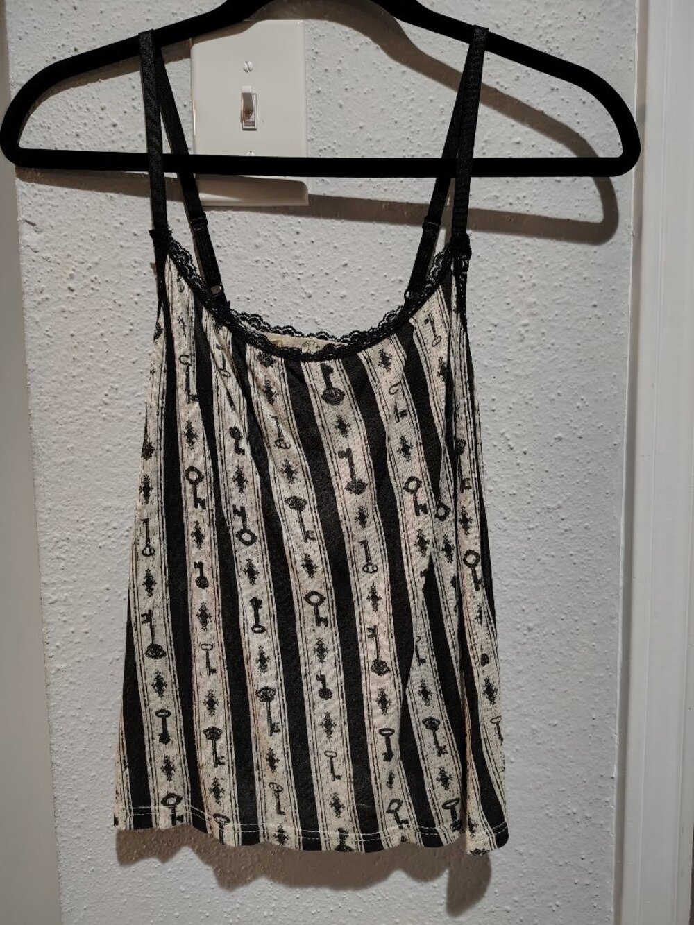 Vintage LIP SERVICE Step in Time Antique Key Camisole - Picture 7 of 8